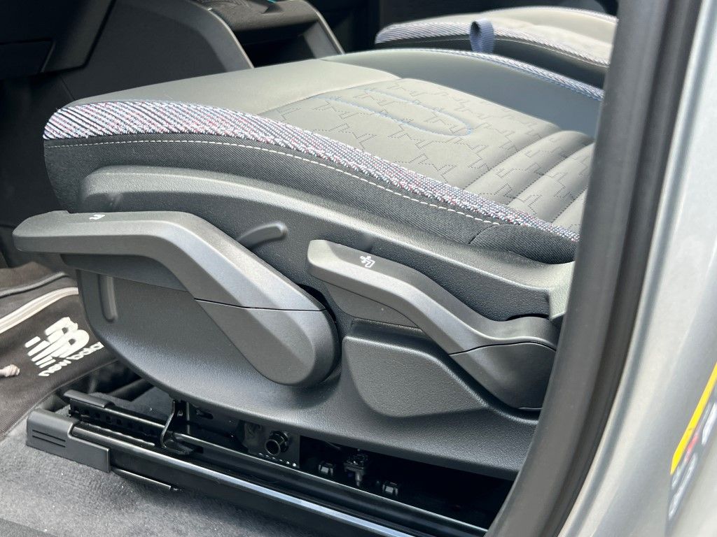 Vehicle image 11 of 20