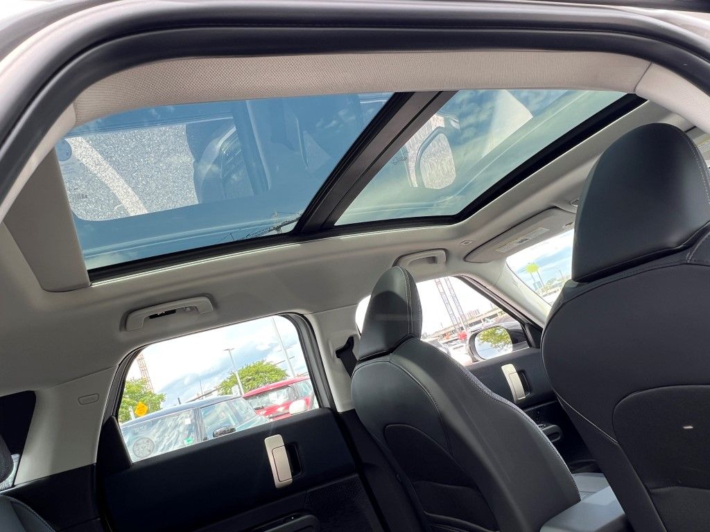 Vehicle image 6 of 20