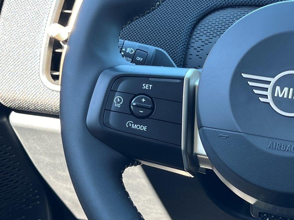 Vehicle image 20 of 23