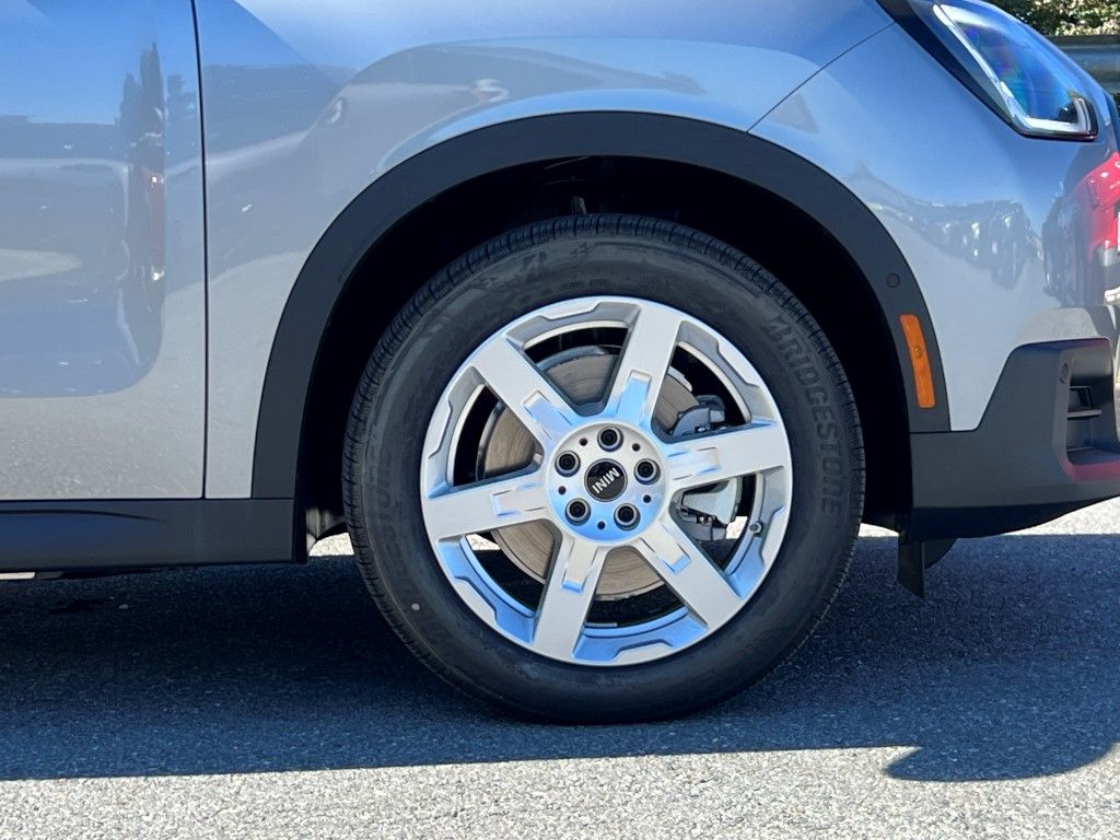 Vehicle image 6 of 23