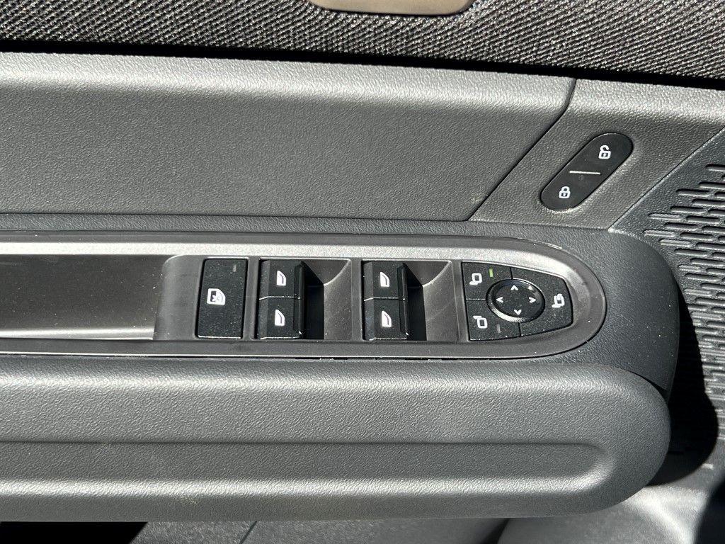 Vehicle image 22 of 23