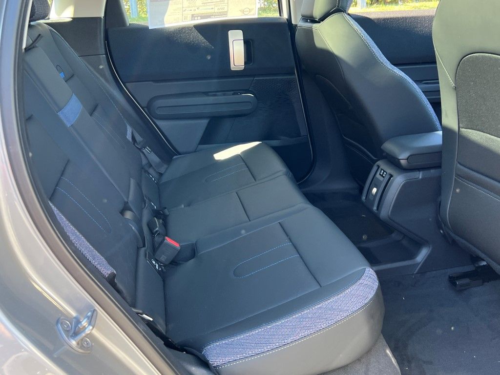 Vehicle image 9 of 23