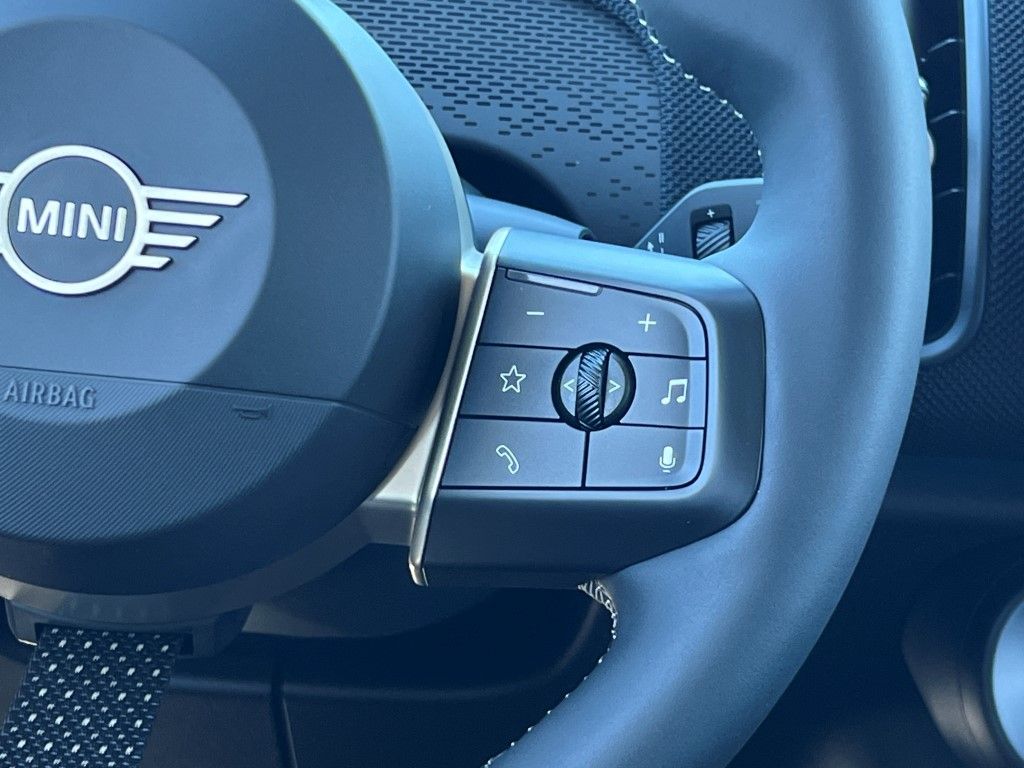 Vehicle image 19 of 23
