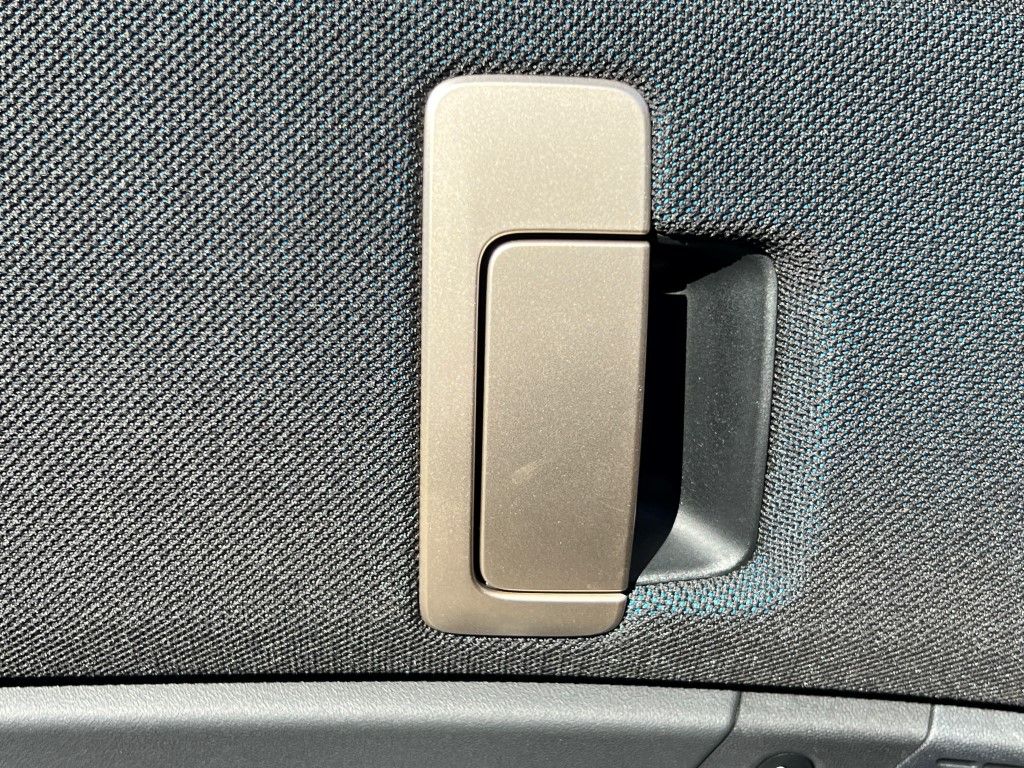 Vehicle image 21 of 23