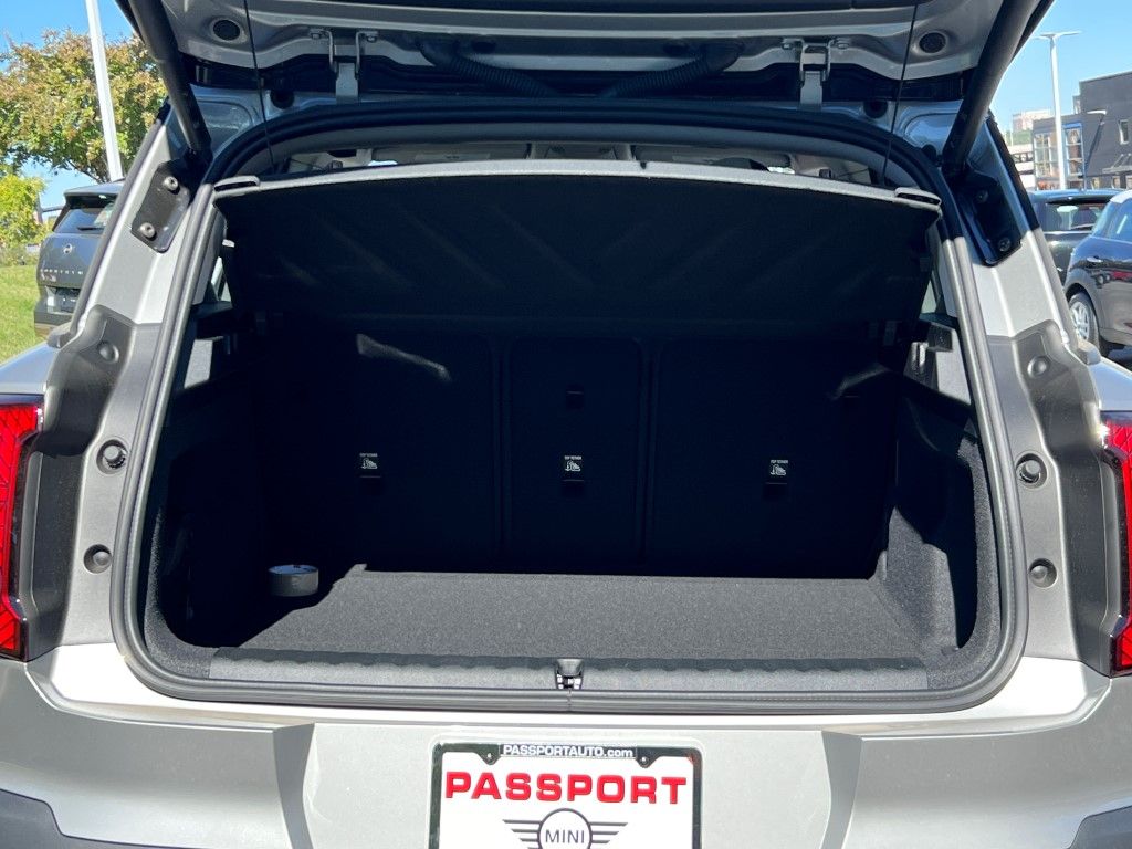 Vehicle image 11 of 23