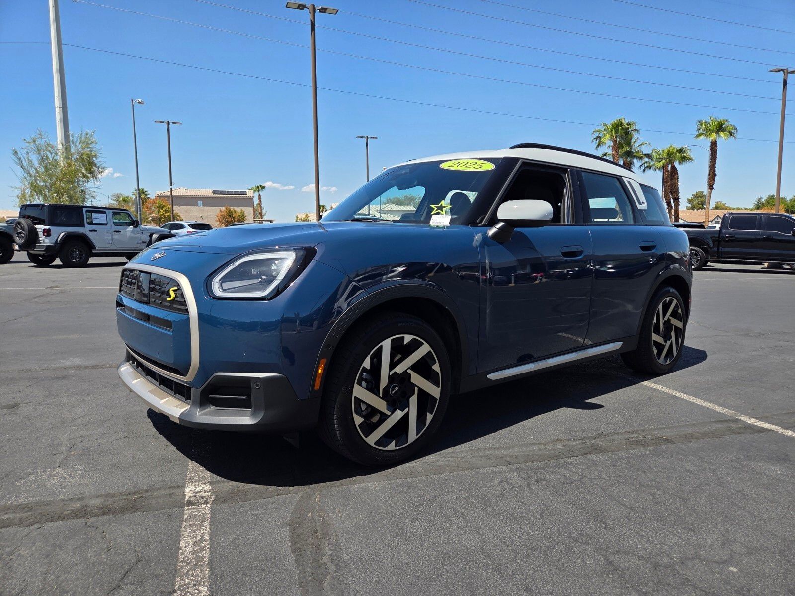 2025 MINI Countryman SE Image 1 of 22