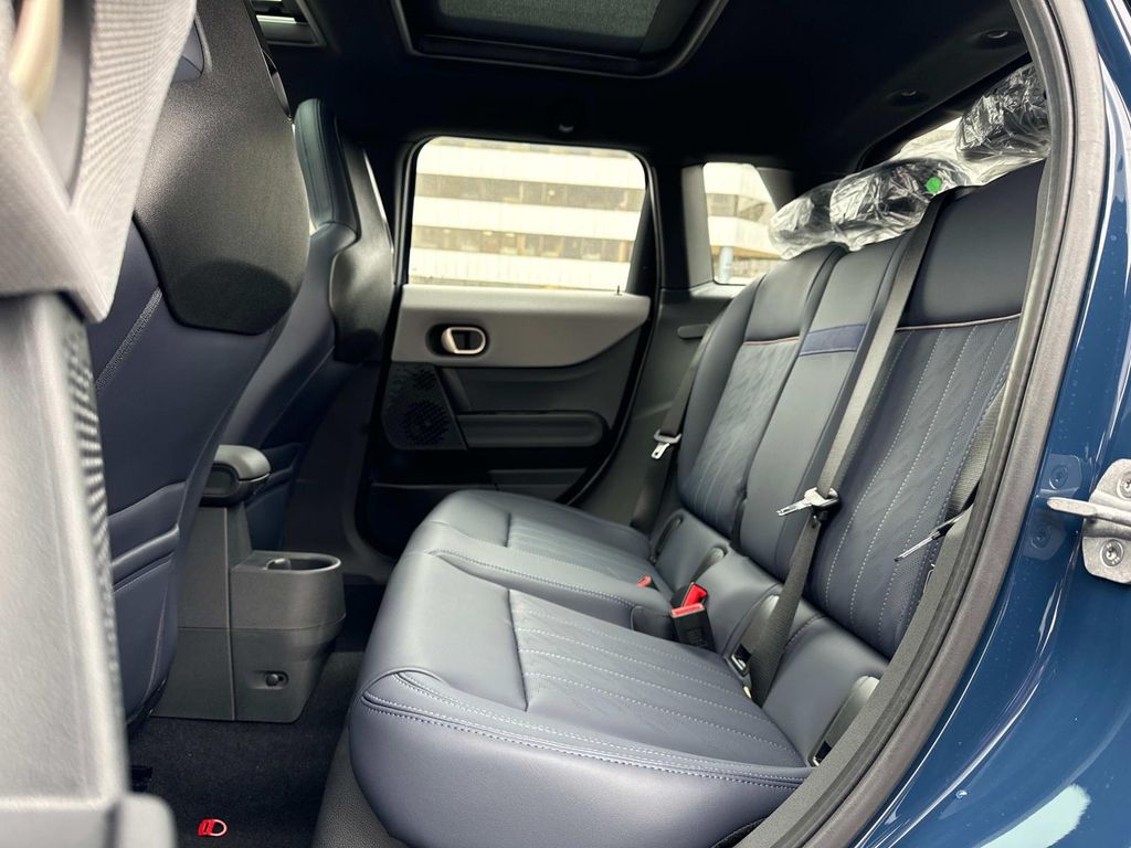 Vehicle image 26 of 30