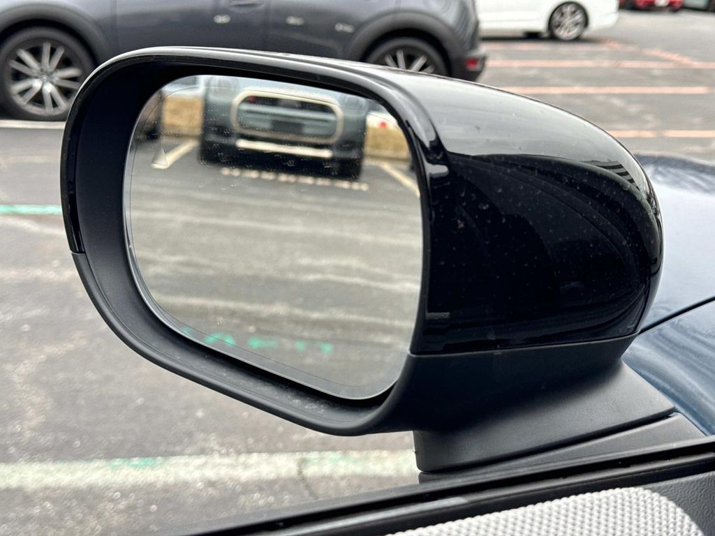 Vehicle image 22 of 30