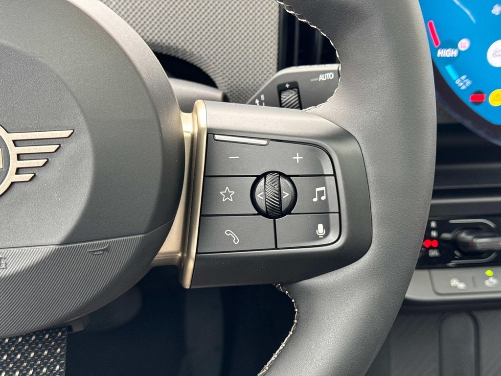 Vehicle image 15 of 30