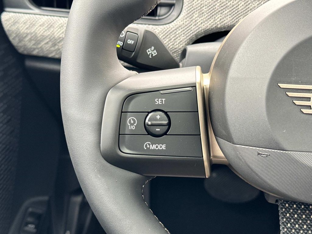 Vehicle image 14 of 30