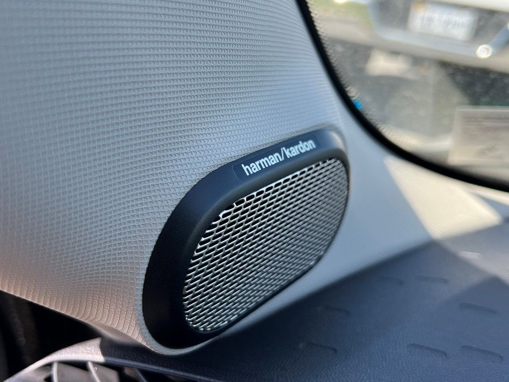 Vehicle image 19 of 20