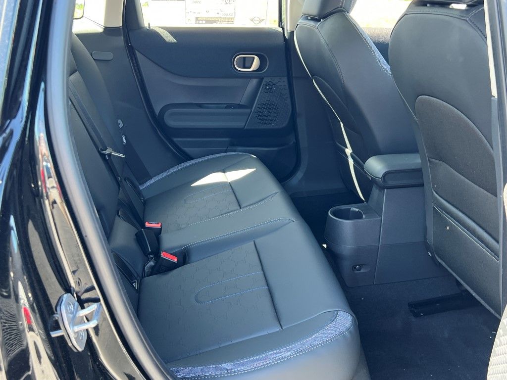 Vehicle image 10 of 20