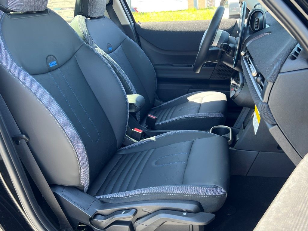 Vehicle image 7 of 20