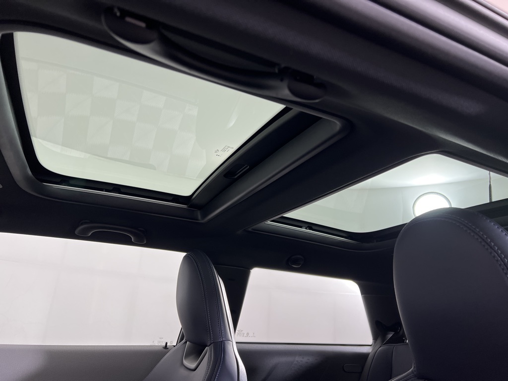 Vehicle image 14 of 27