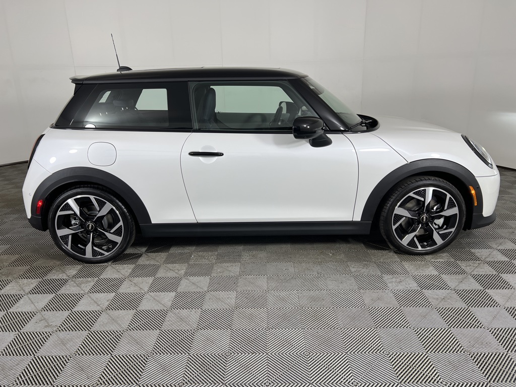 Vehicle image 4 of 27