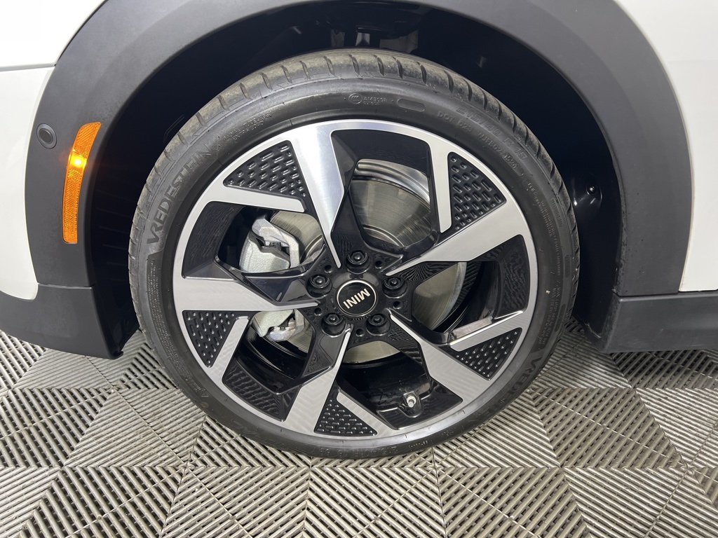 Vehicle image 10 of 27