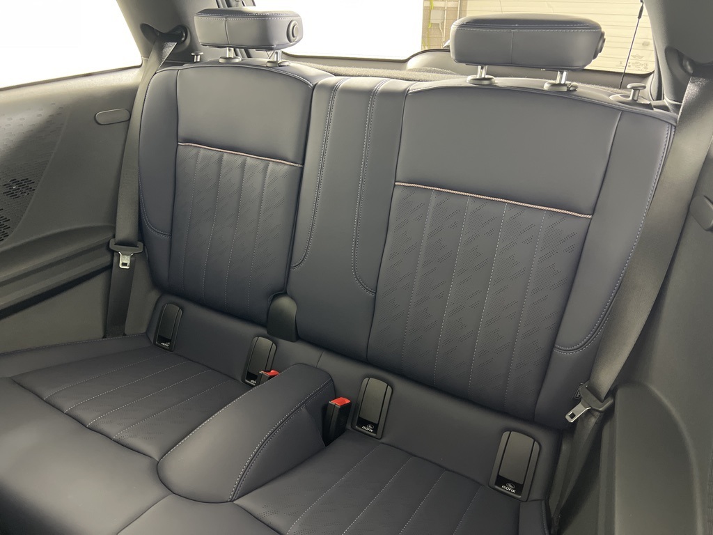 Vehicle image 13 of 27