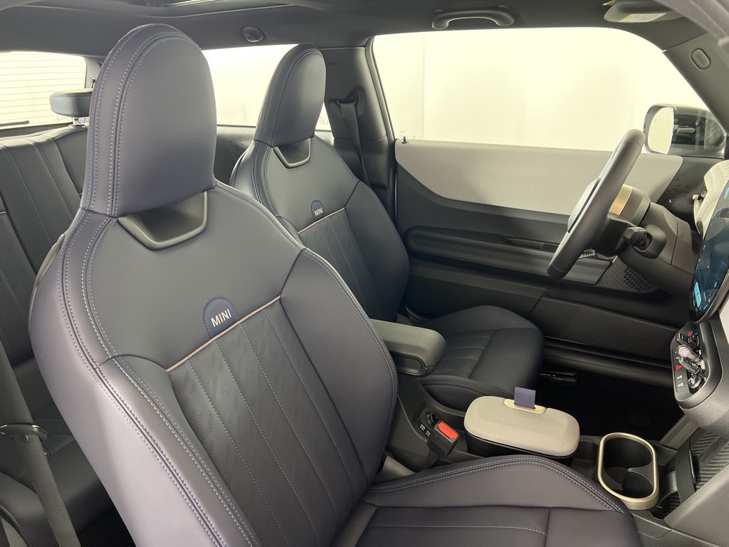 Vehicle image 12 of 27