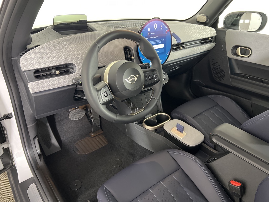 Vehicle image 15 of 27
