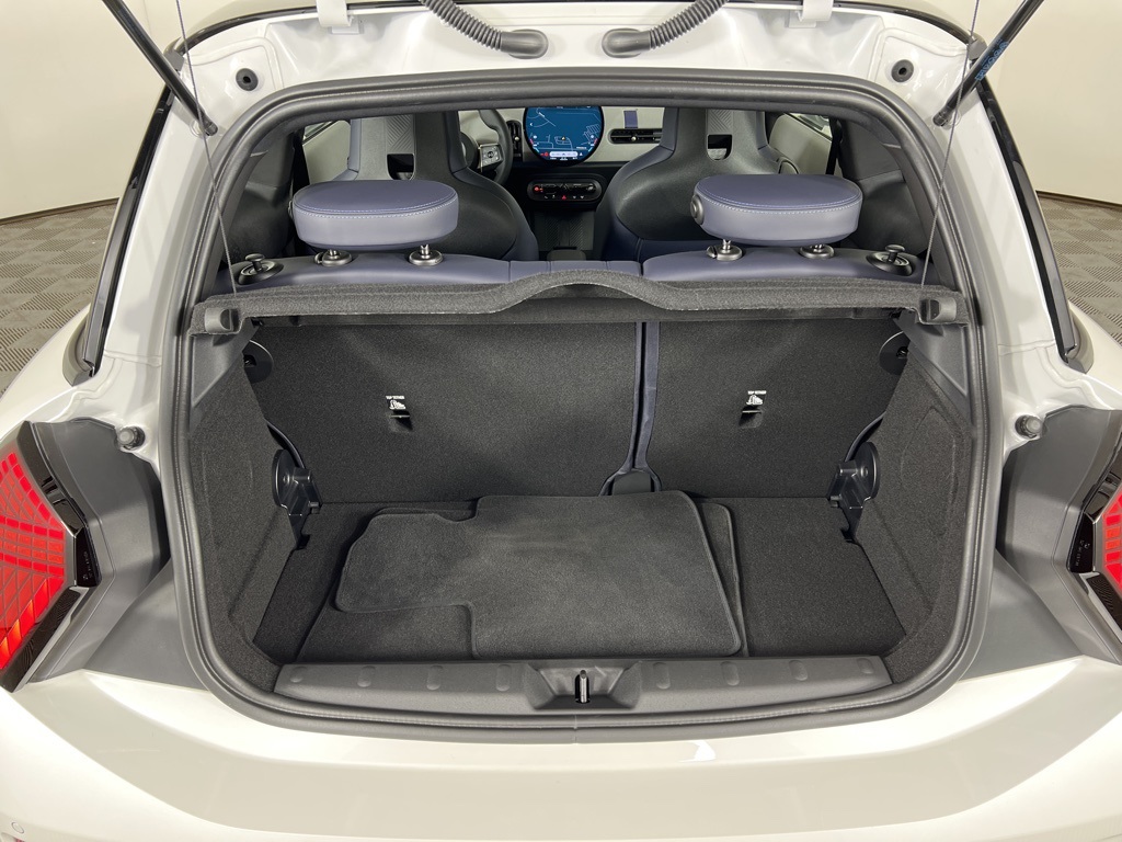 Vehicle image 11 of 27