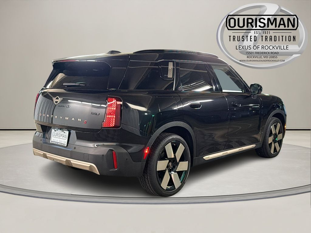 2025 MINI Countryman S Image 3 of 35
