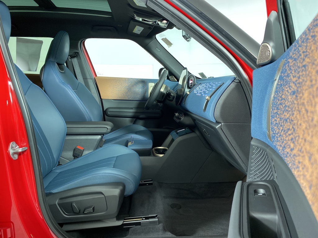 Vehicle image 13 of 29