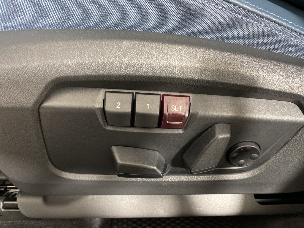 Vehicle image 23 of 29