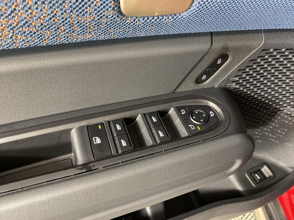 Vehicle image 26 of 29