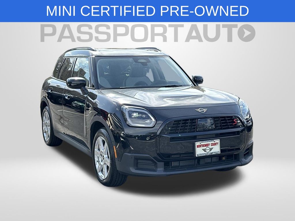 2025 MINI Countryman S Image 3 of 31