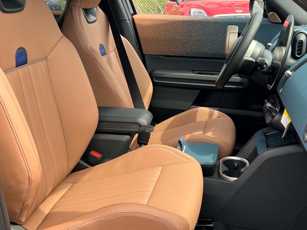 Vehicle image 7 of 23