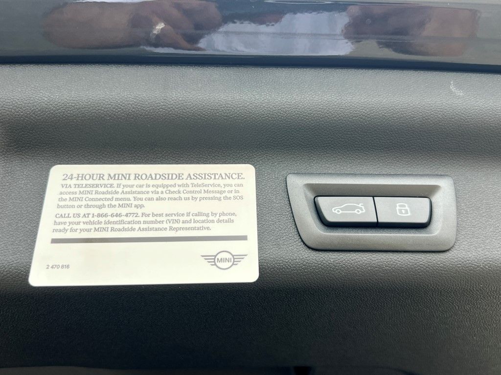 Vehicle image 11 of 23