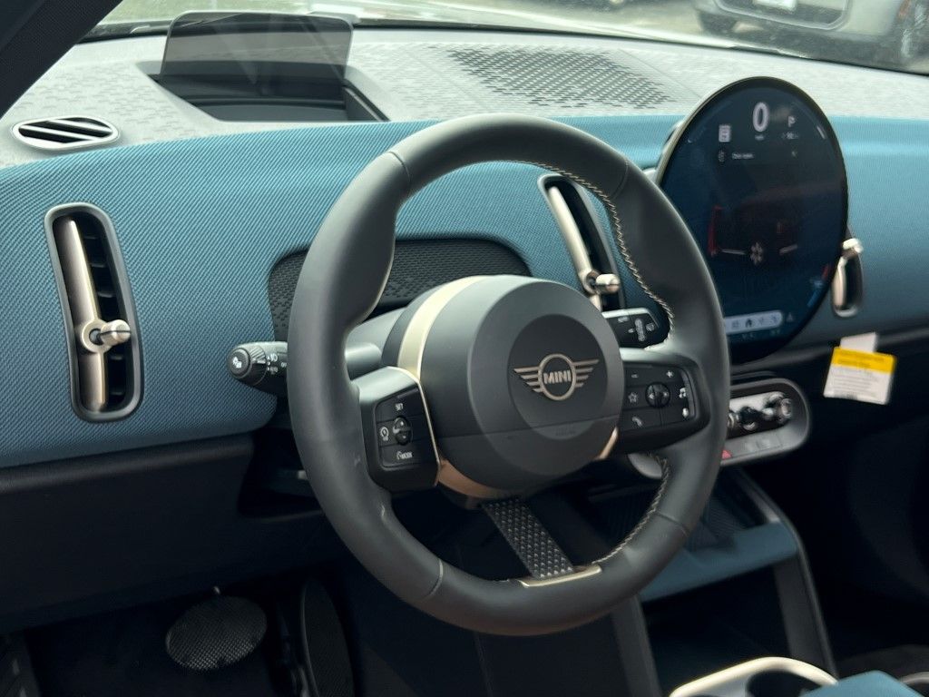 Vehicle image 13 of 23