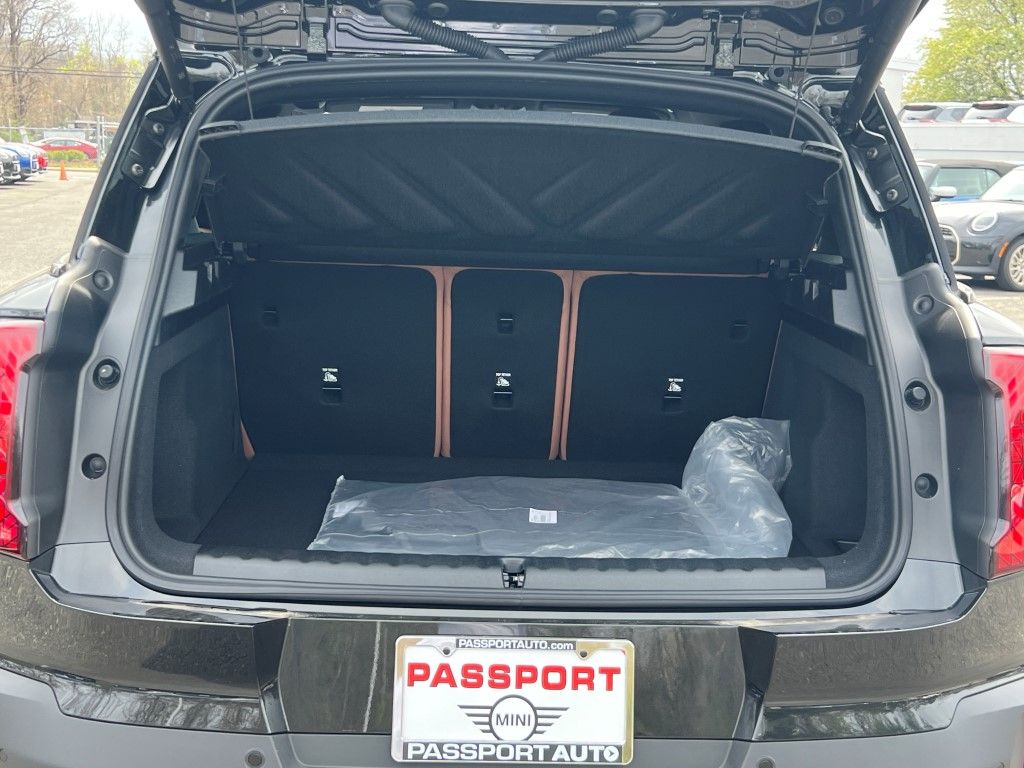 Vehicle image 10 of 23