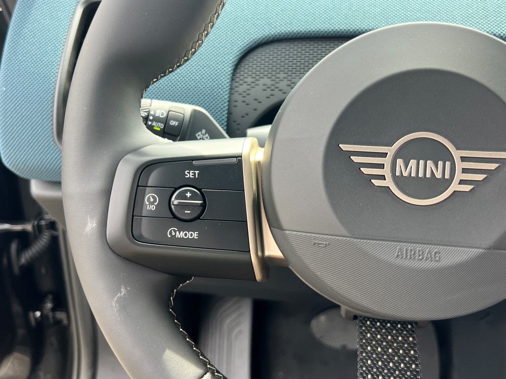 Vehicle image 20 of 23