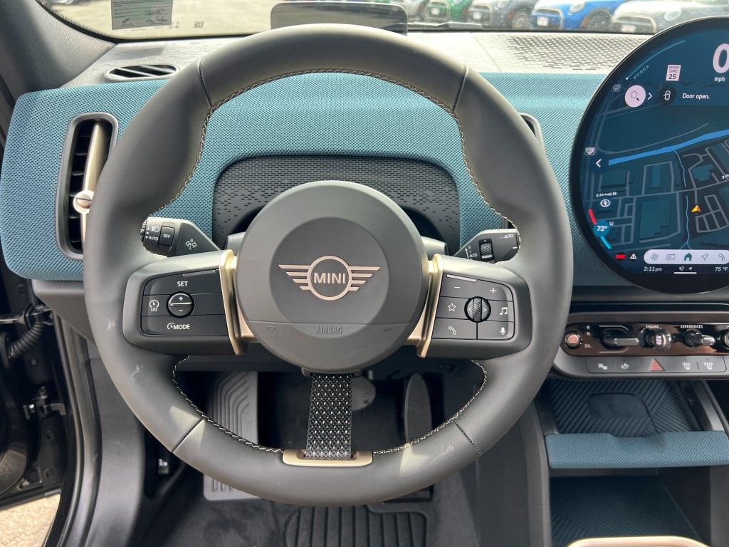 Vehicle image 18 of 23