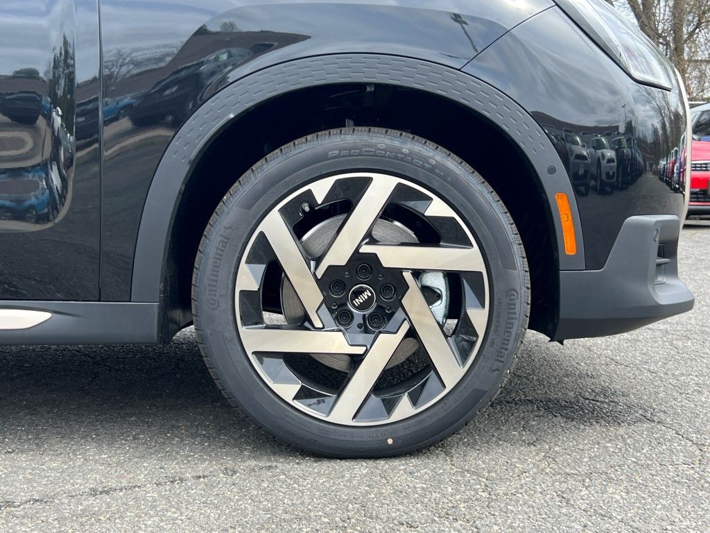Vehicle image 6 of 23