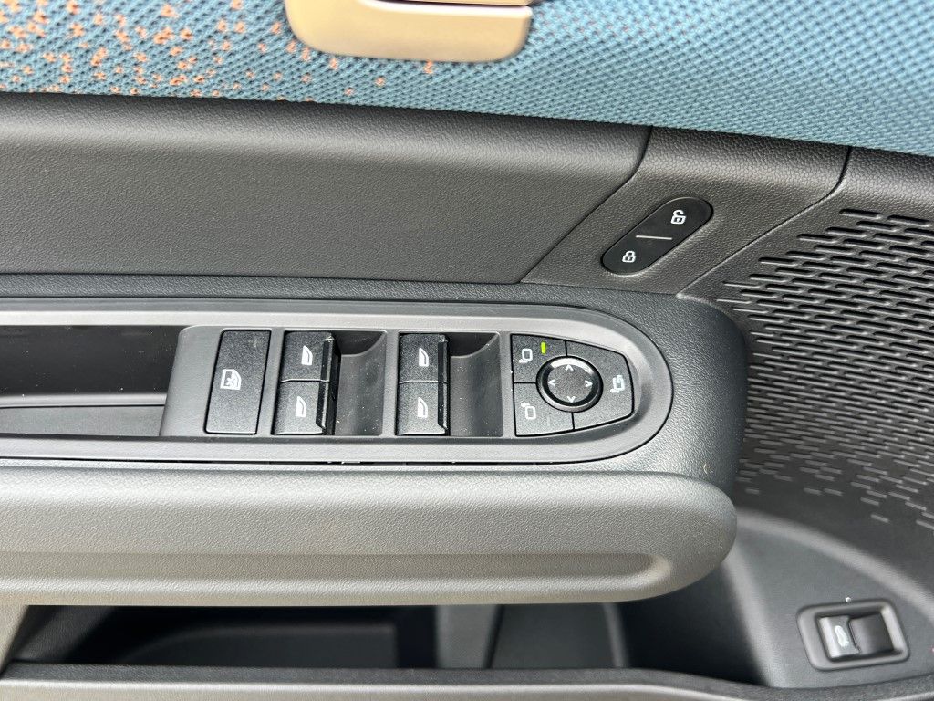 Vehicle image 22 of 23