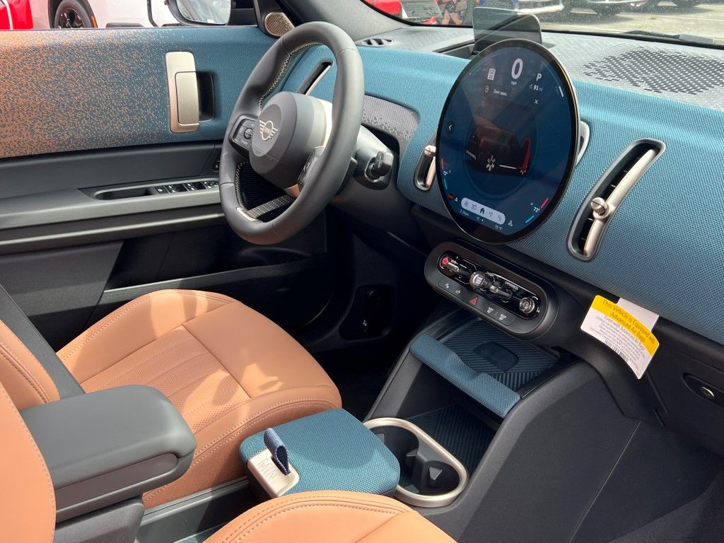 Vehicle image 8 of 23