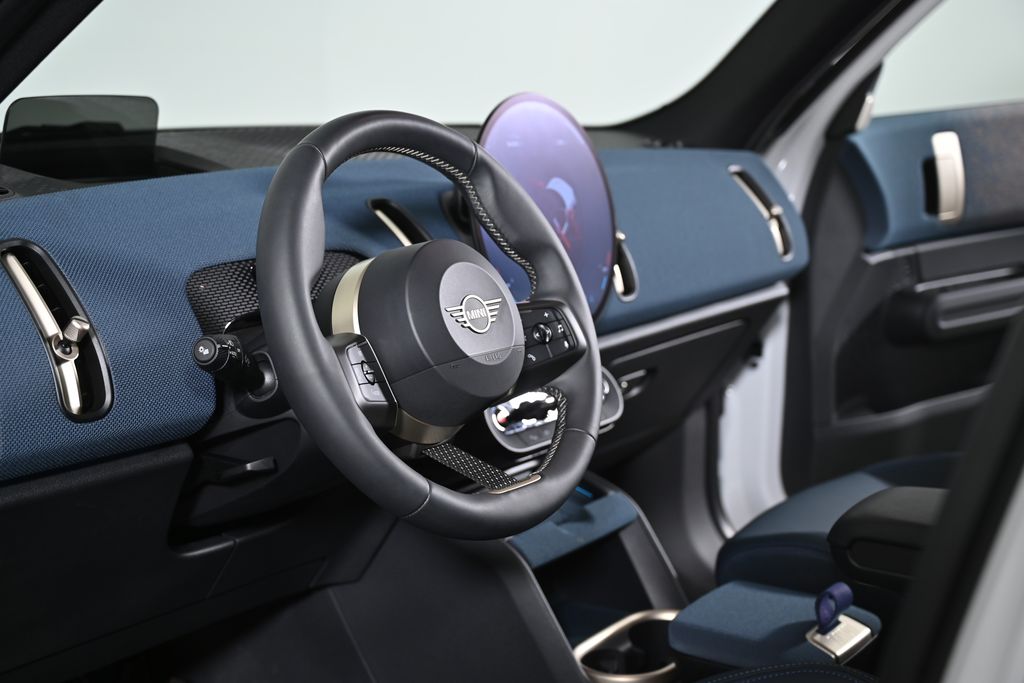 Vehicle image 13 of 46