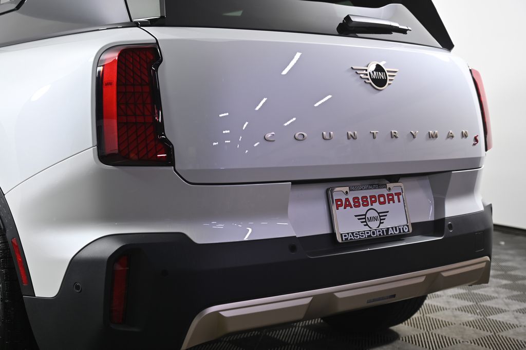 Vehicle image 9 of 46