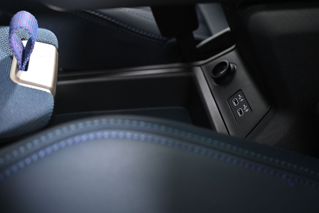 Vehicle image 23 of 46