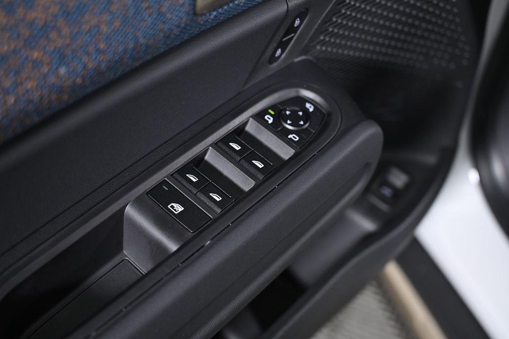 Vehicle image 26 of 46