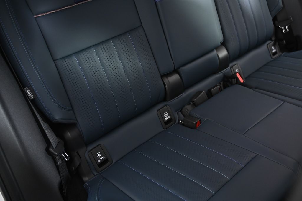 Vehicle image 36 of 46