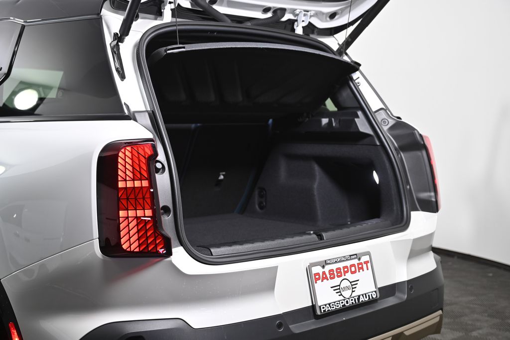 Vehicle image 43 of 46