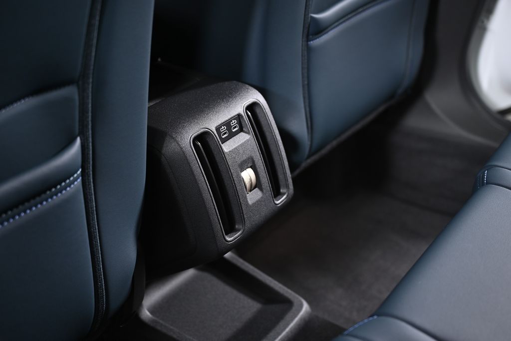 Vehicle image 39 of 46