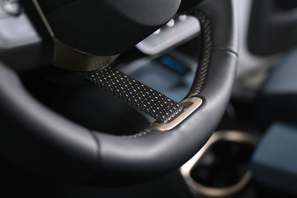 Vehicle image 15 of 46