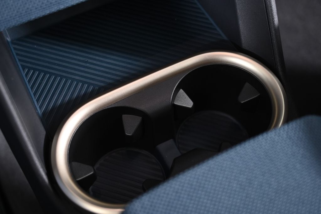 Vehicle image 22 of 46