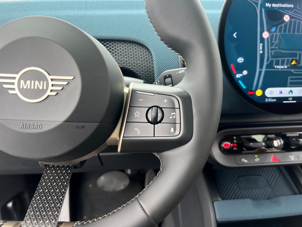 Vehicle image 17 of 21