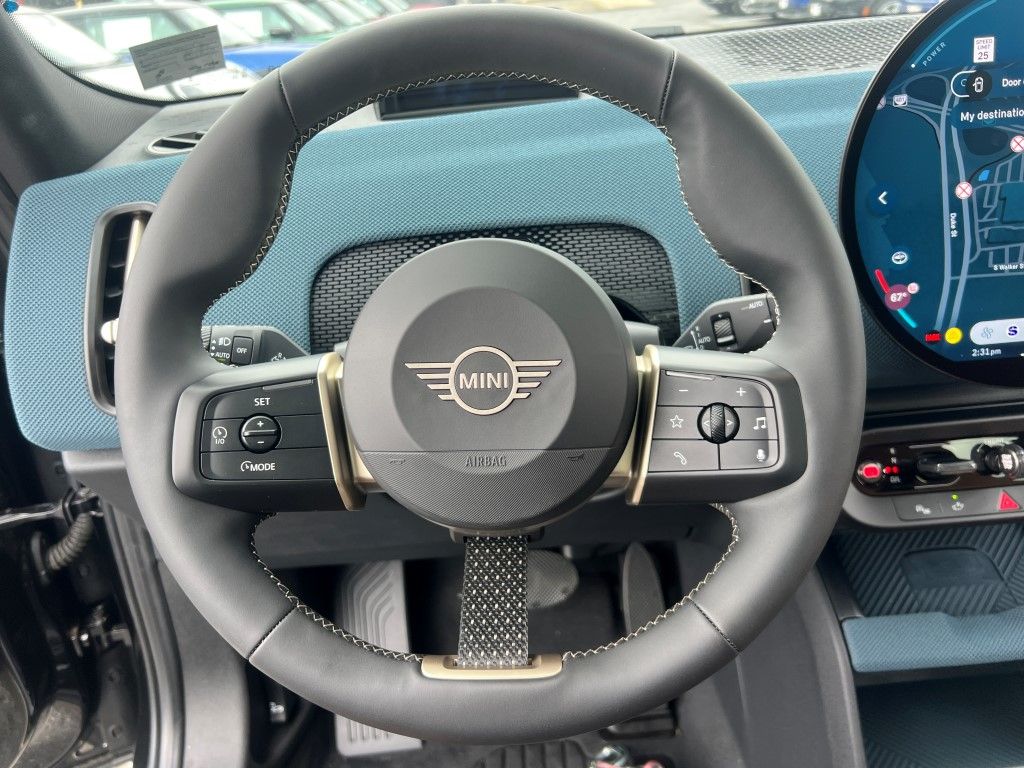 Vehicle image 16 of 21