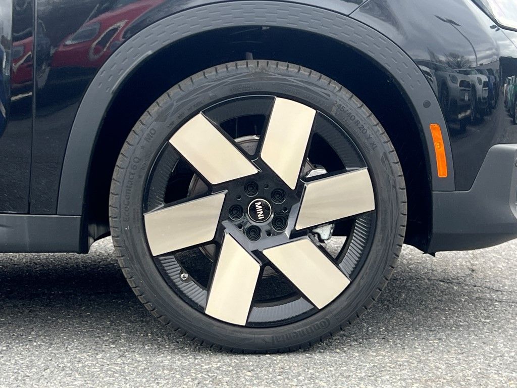 Vehicle image 6 of 21
